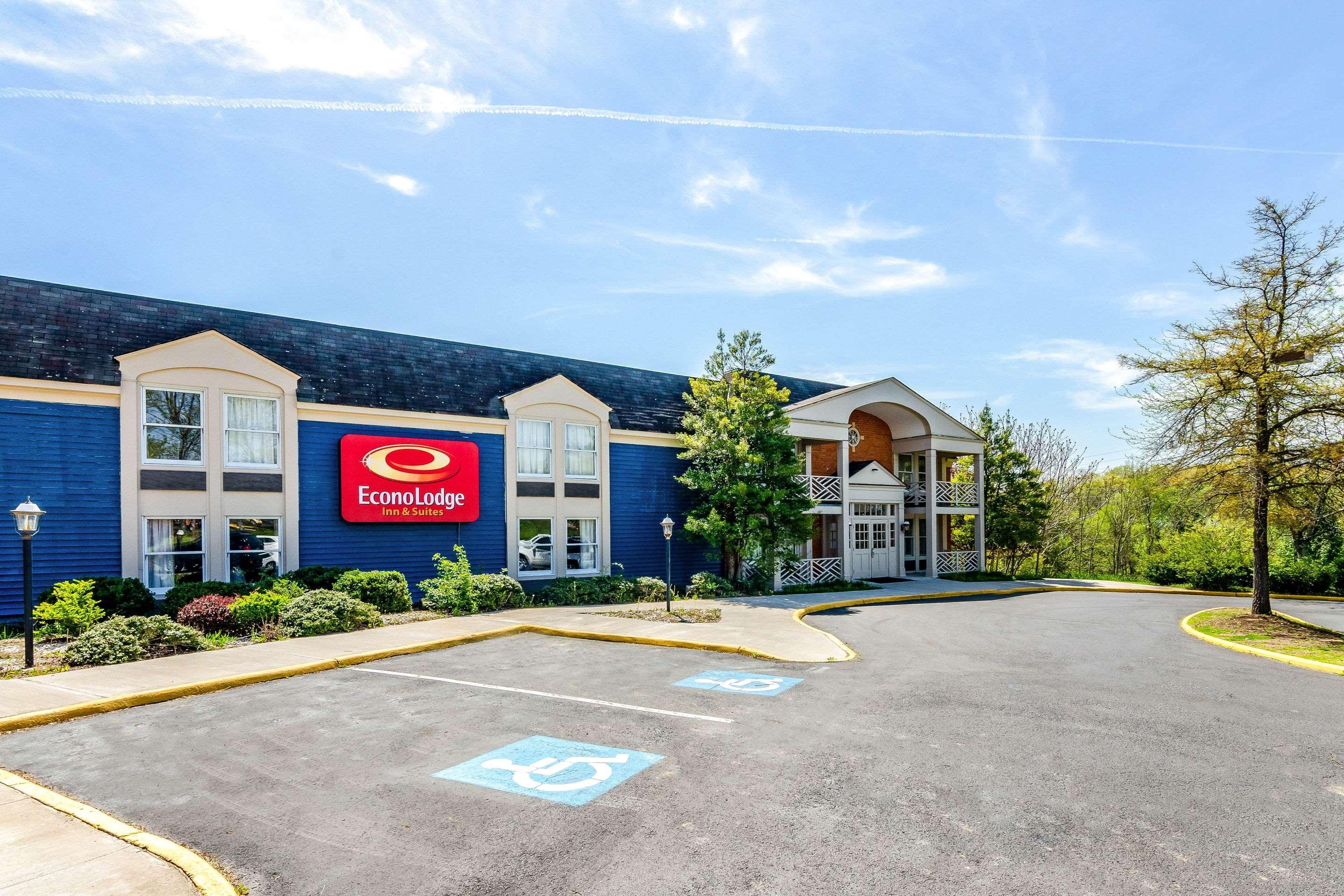 Econo Lodge Inn & Suites Radford-Blacksburg Area Exterior photo