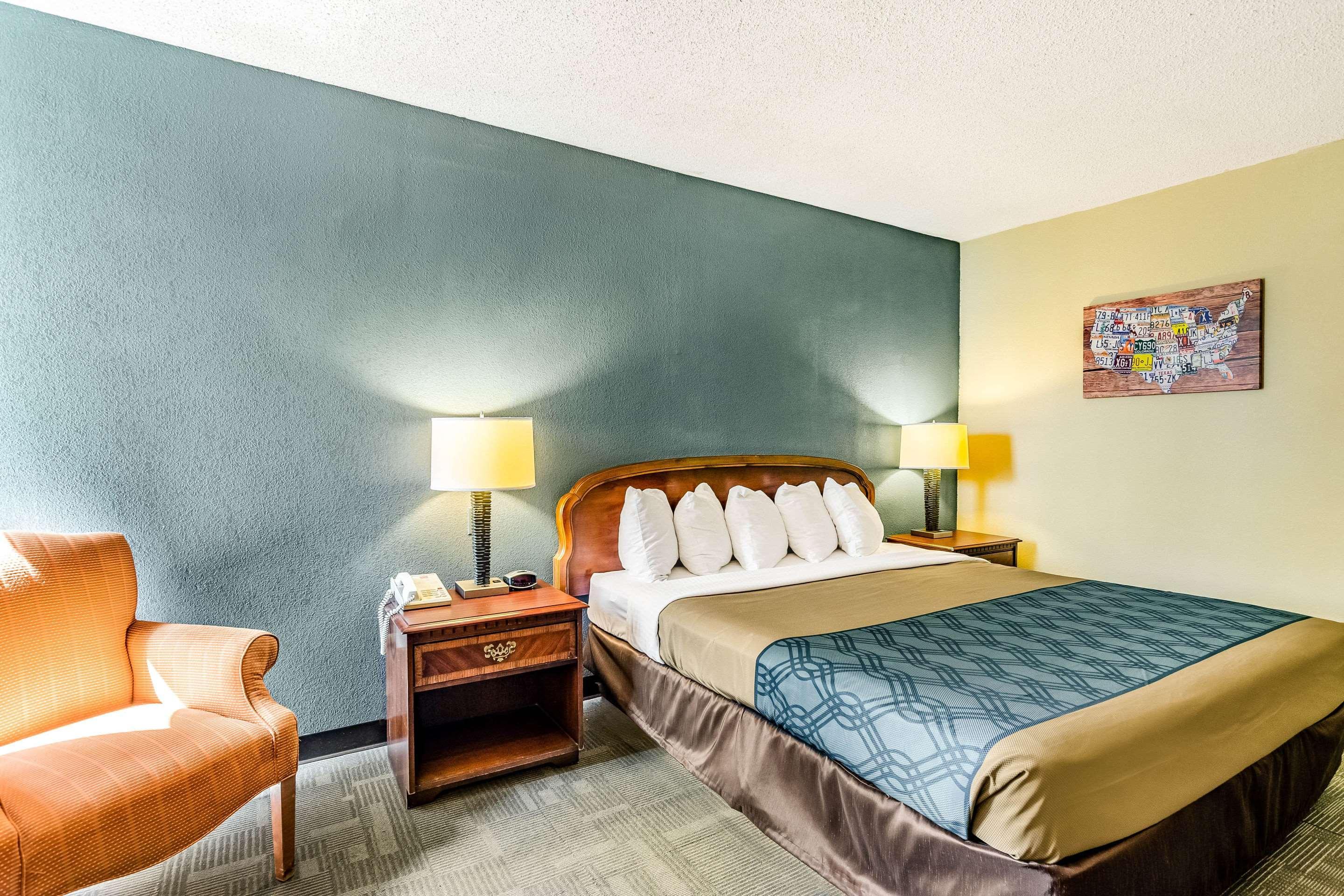 Econo Lodge Inn & Suites Radford-Blacksburg Area Exterior photo
